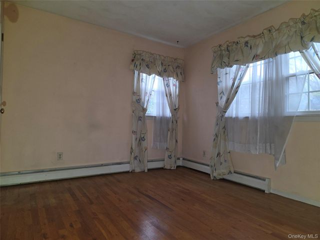 38 Amherst Court, Huntington, NY 11743