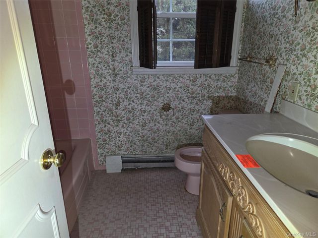 38 Amherst Court, Huntington, NY 11743