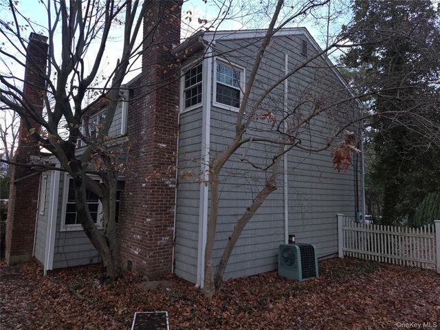 38 Amherst Court, Huntington, NY 11743