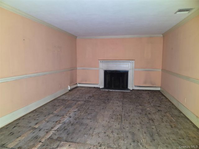 38 Amherst Court, Huntington, NY 11743