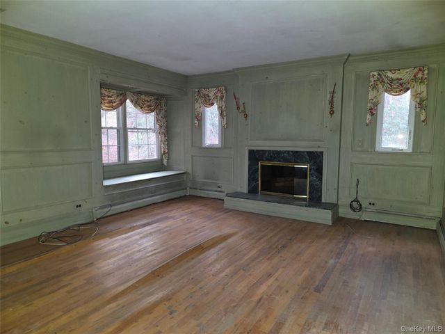 38 Amherst Court, Huntington, NY 11743