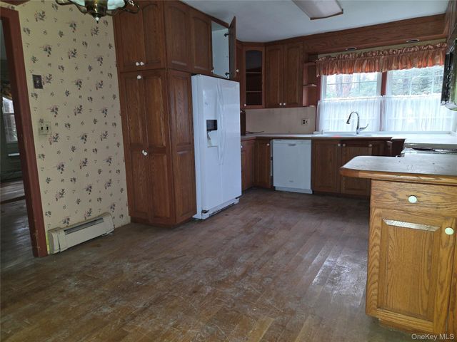 38 Amherst Court, Huntington, NY 11743