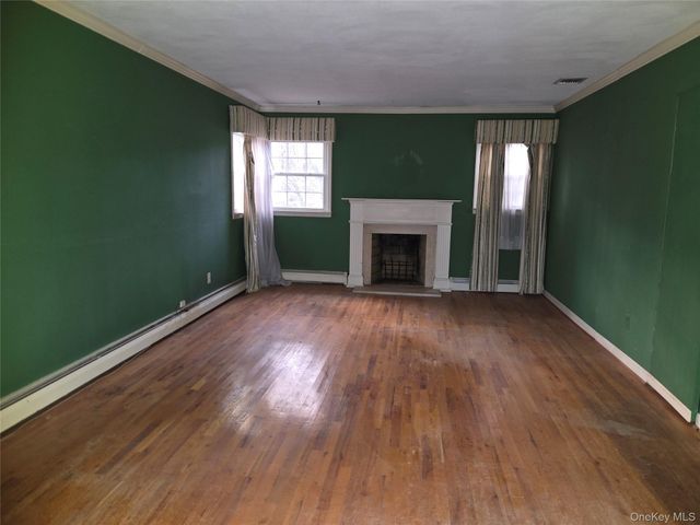 38 Amherst Court, Huntington, NY 11743