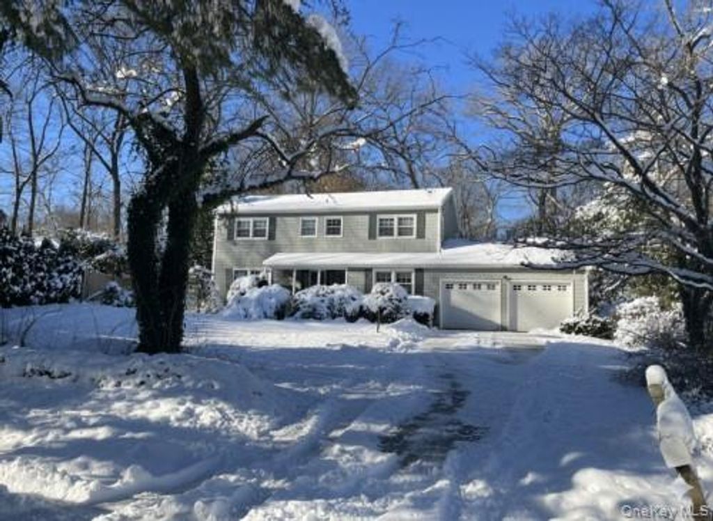 38 Amherst Court, Huntington, NY 11743