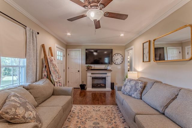 1157 GILCHRIST STANTONVILLE RD, Adamsville, TN 38310