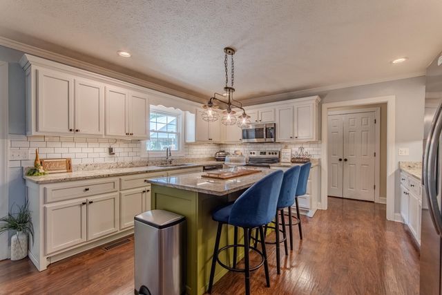1157 GILCHRIST STANTONVILLE RD, Adamsville, TN 38310