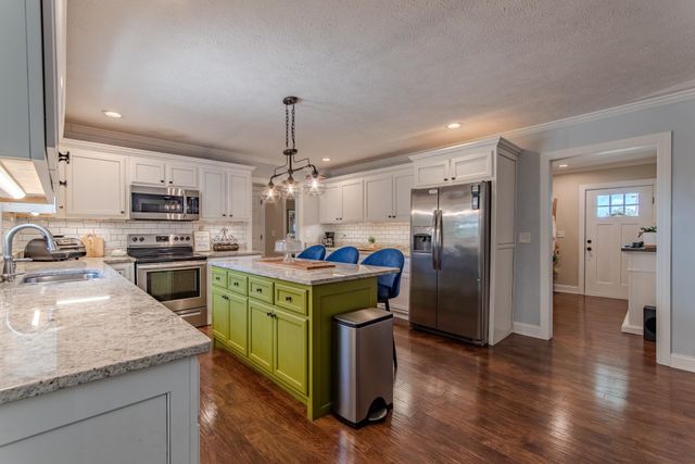 1157 GILCHRIST STANTONVILLE RD, Adamsville, TN 38310