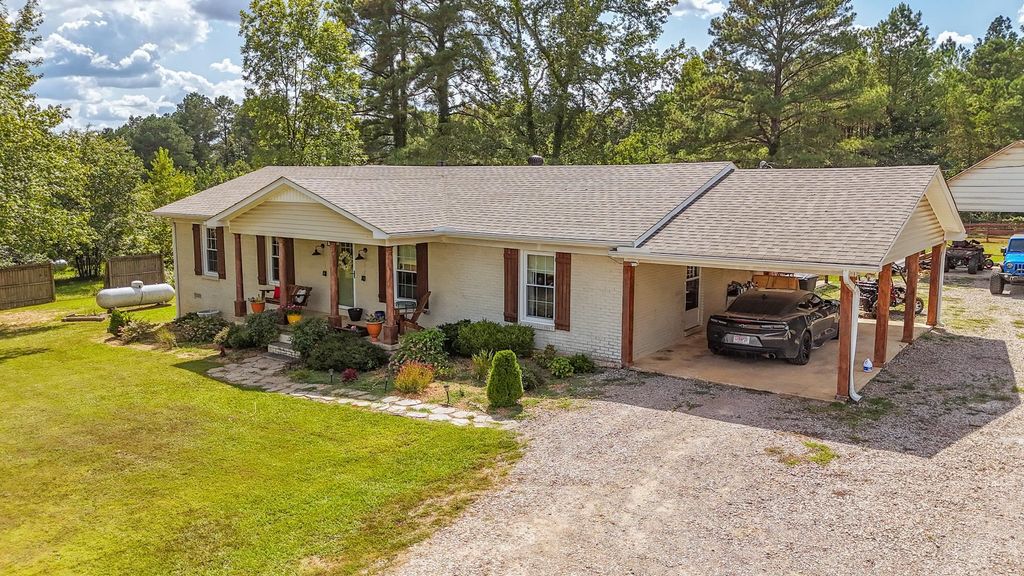 1157 GILCHRIST STANTONVILLE RD, Adamsville, TN 38310