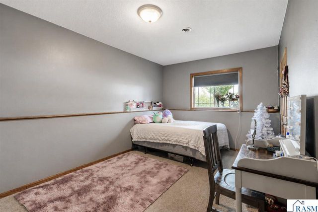 109 Cougar Drive, Mankato, MN 56001