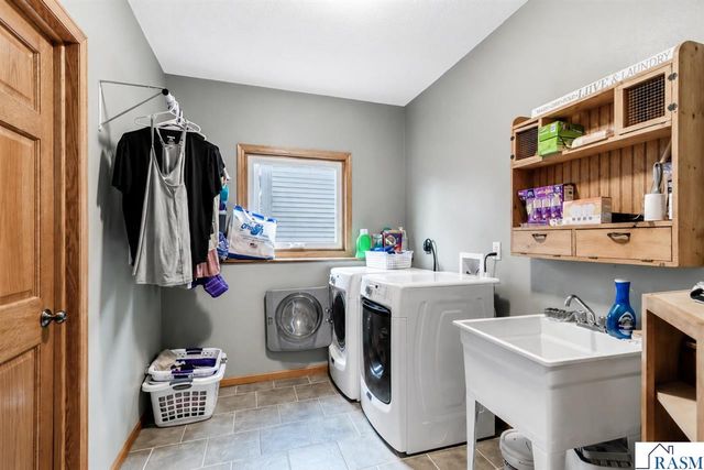 109 Cougar Drive, Mankato, MN 56001