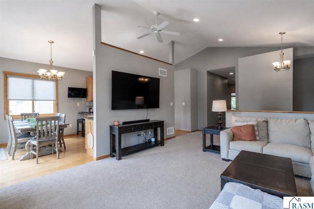109 Cougar Drive, Mankato, MN 56001