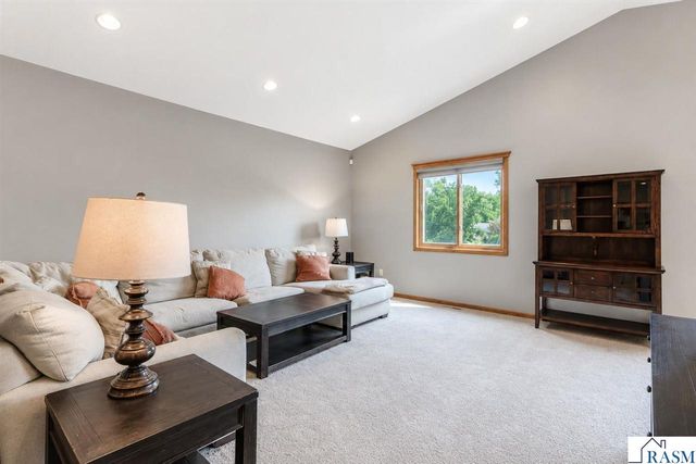 109 Cougar Drive, Mankato, MN 56001