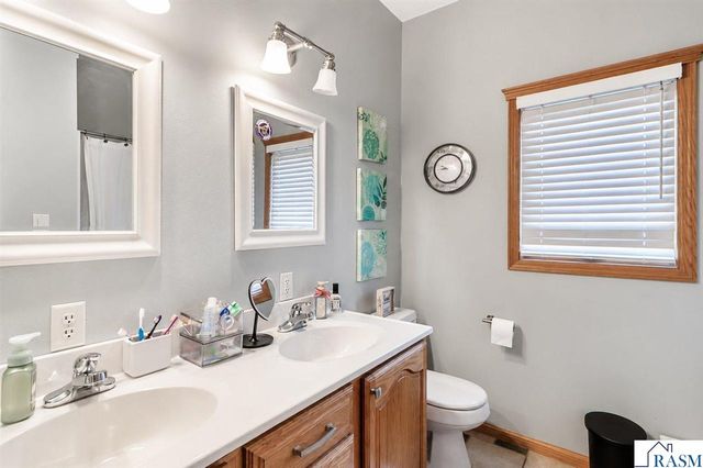 109 Cougar Drive, Mankato, MN 56001