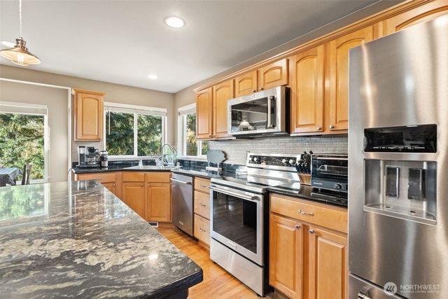 601 E Soderberg Road, Allyn, WA 98524