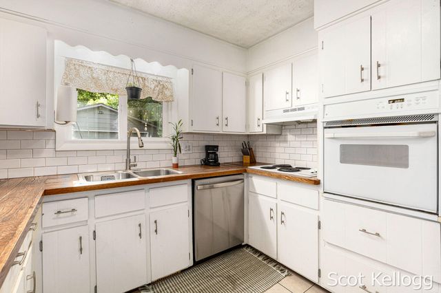 1426 Lewison Avenue Ne, City Of Grand Rapids, MI 49505