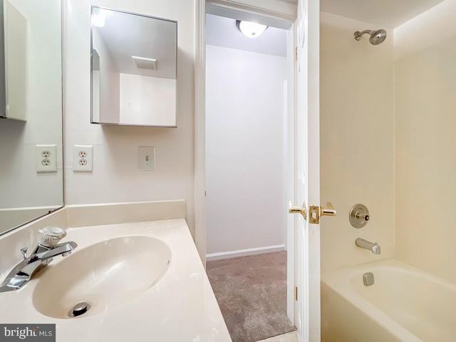 301 HOPKINS CT, Southampton, PA 18966