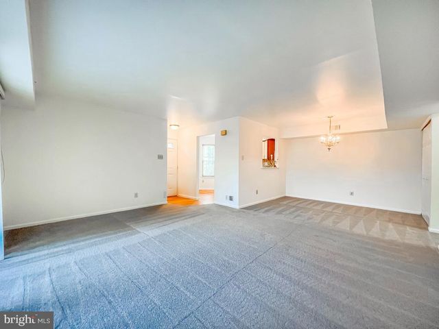 301 HOPKINS CT, Southampton, PA 18966