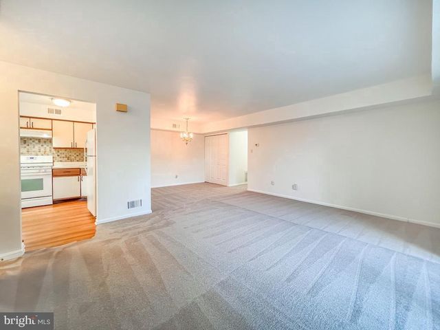 301 HOPKINS CT, Southampton, PA 18966