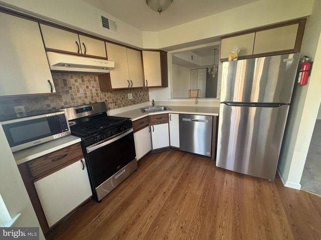 301 HOPKINS CT, Southampton, PA 18966