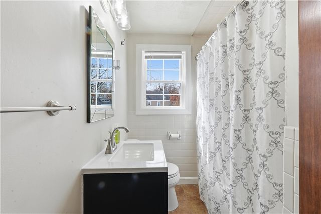 175 Pettaconsett Avenue, Warwick, RI 02888