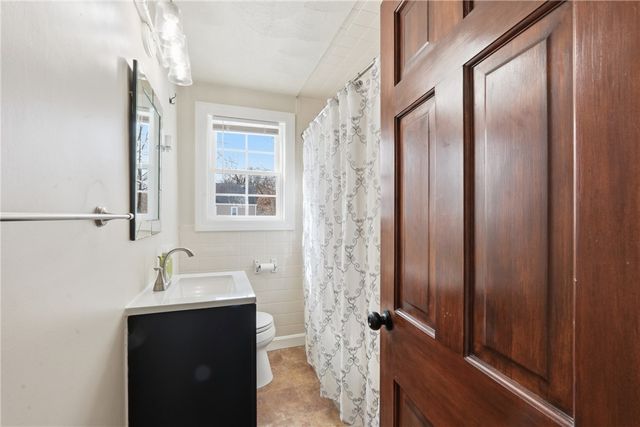 175 Pettaconsett Avenue, Warwick, RI 02888