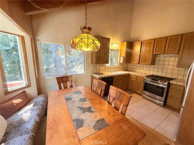 551 community Drive, Lake Arrowhead, CA 92352