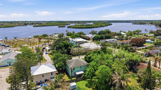2750 SW Cornell Avenue, Palm City, FL 34990