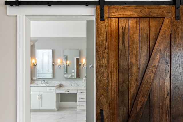 660 N Eagle Street, Naperville, IL 60563