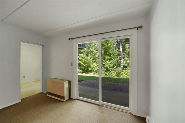 125 Kennedy Dr Apt 35, South Burlington, VT 05403