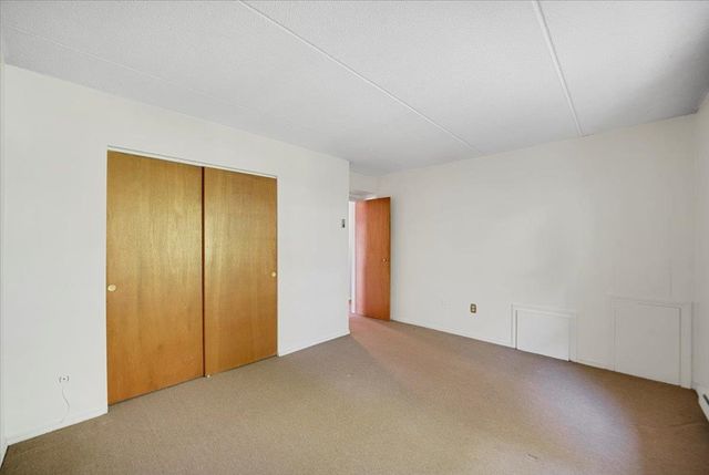 125 Kennedy Dr Apt 35, South Burlington, VT 05403