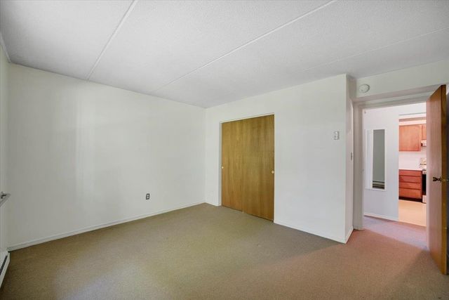 125 Kennedy Dr Apt 35, South Burlington, VT 05403