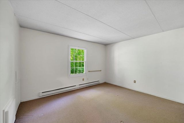 125 Kennedy Dr Apt 35, South Burlington, VT 05403