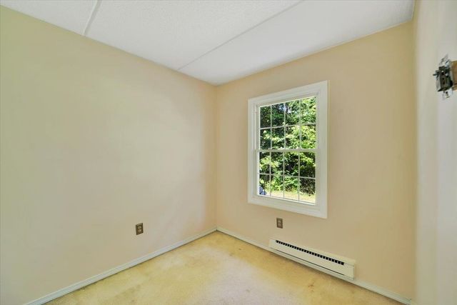 125 Kennedy Dr Apt 35, South Burlington, VT 05403