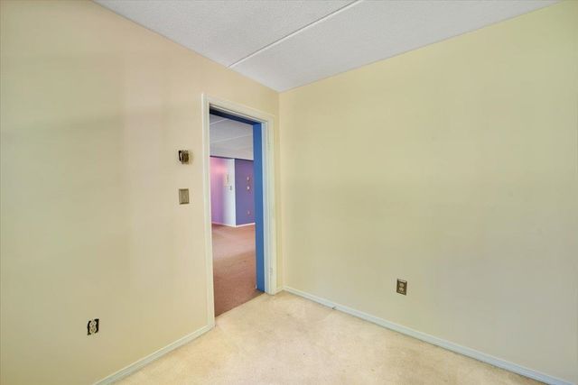 125 Kennedy Dr Apt 35, South Burlington, VT 05403