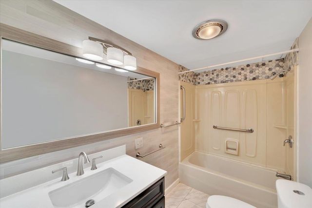 125 Kennedy Dr Apt 35, South Burlington, VT 05403