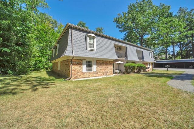 125 Kennedy Dr Apt 35, South Burlington, VT 05403
