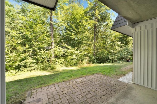 125 Kennedy Dr Apt 35, South Burlington, VT 05403