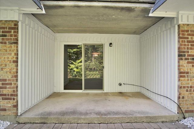125 Kennedy Dr Apt 35, South Burlington, VT 05403