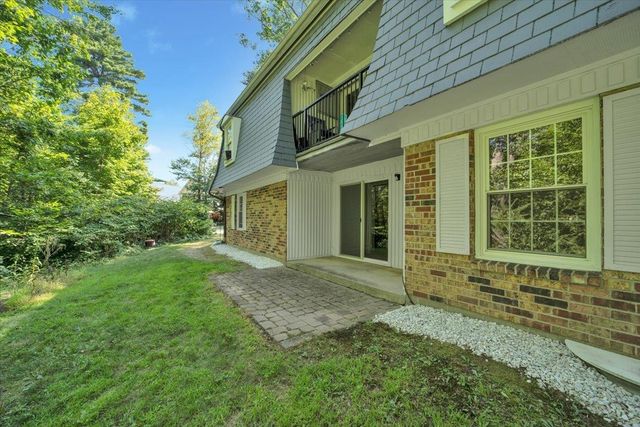 125 Kennedy Dr Apt 35, South Burlington, VT 05403
