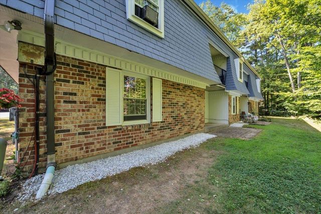 125 Kennedy Dr Apt 35, South Burlington, VT 05403