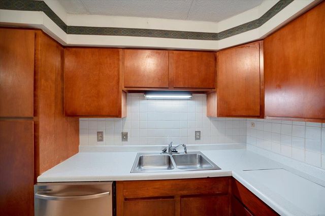 125 Kennedy Dr Apt 35, South Burlington, VT 05403