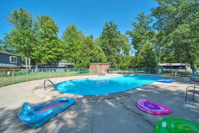 125 Kennedy Dr Apt 35, South Burlington, VT 05403