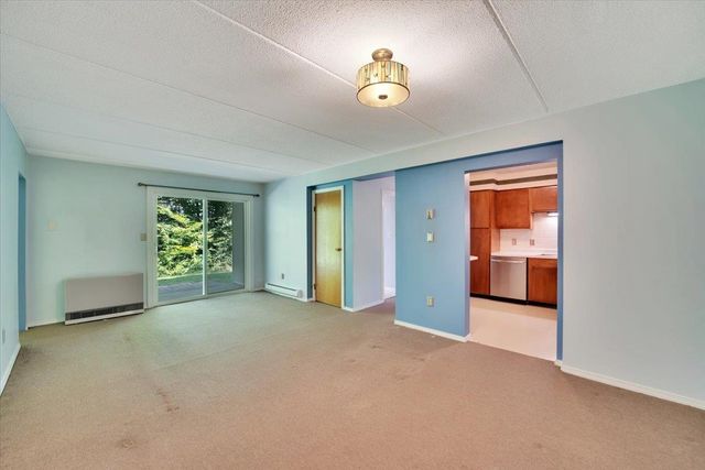 125 Kennedy Dr Apt 35, South Burlington, VT 05403
