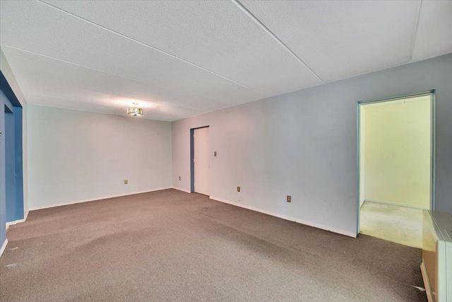 125 Kennedy Dr Apt 35, South Burlington, VT 05403