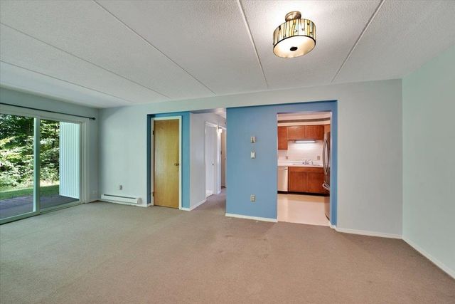 125 Kennedy Dr Apt 35, South Burlington, VT 05403