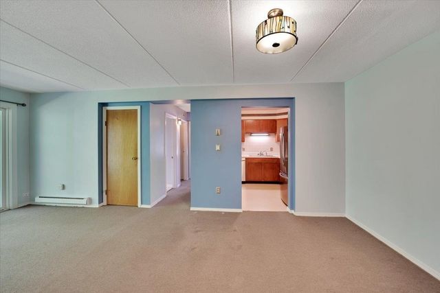 125 Kennedy Dr Apt 35, South Burlington, VT 05403