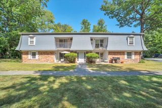 125 Kennedy Dr Apt 35, South Burlington, VT 05403