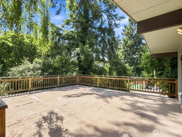 17805 NE 9th Street, Bellevue, WA 98008