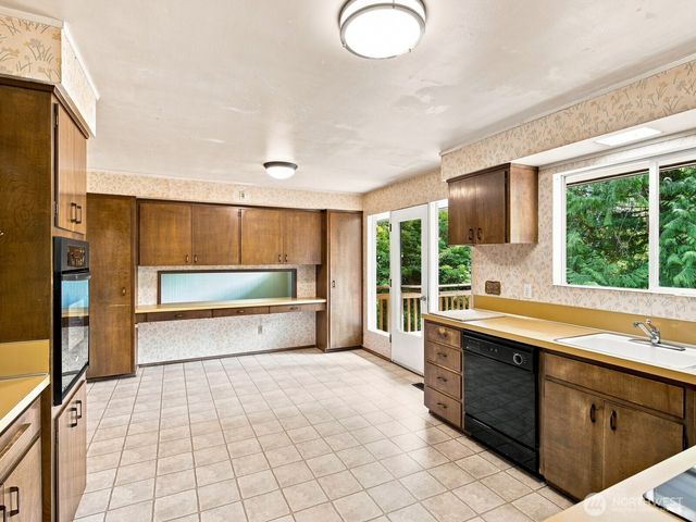 17805 NE 9th Street, Bellevue, WA 98008