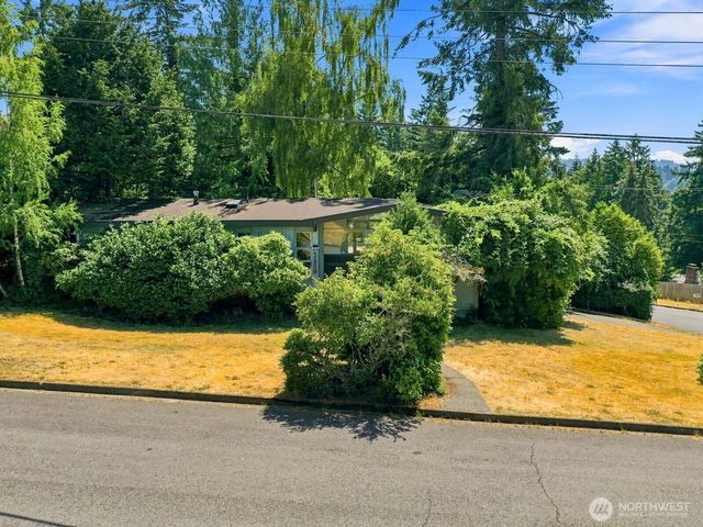 17805 NE 9th Street, Bellevue, WA 98008